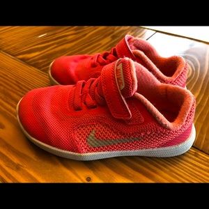 Like new 9c Nike toddler girl shoes